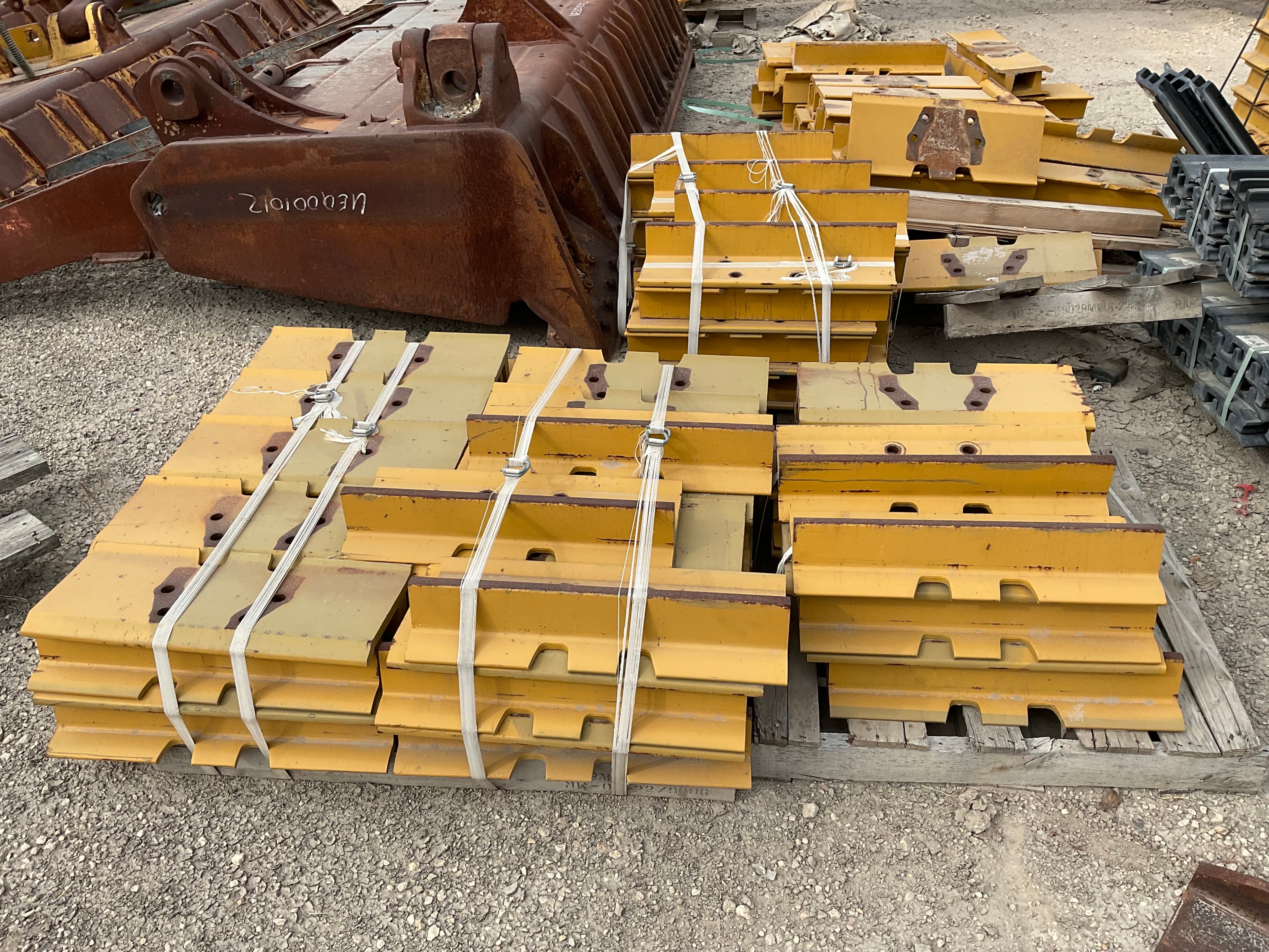 NEW TAKE OFF TRACK PADS / 24" ES, HD PADS (7T-2392) MQ image 1
