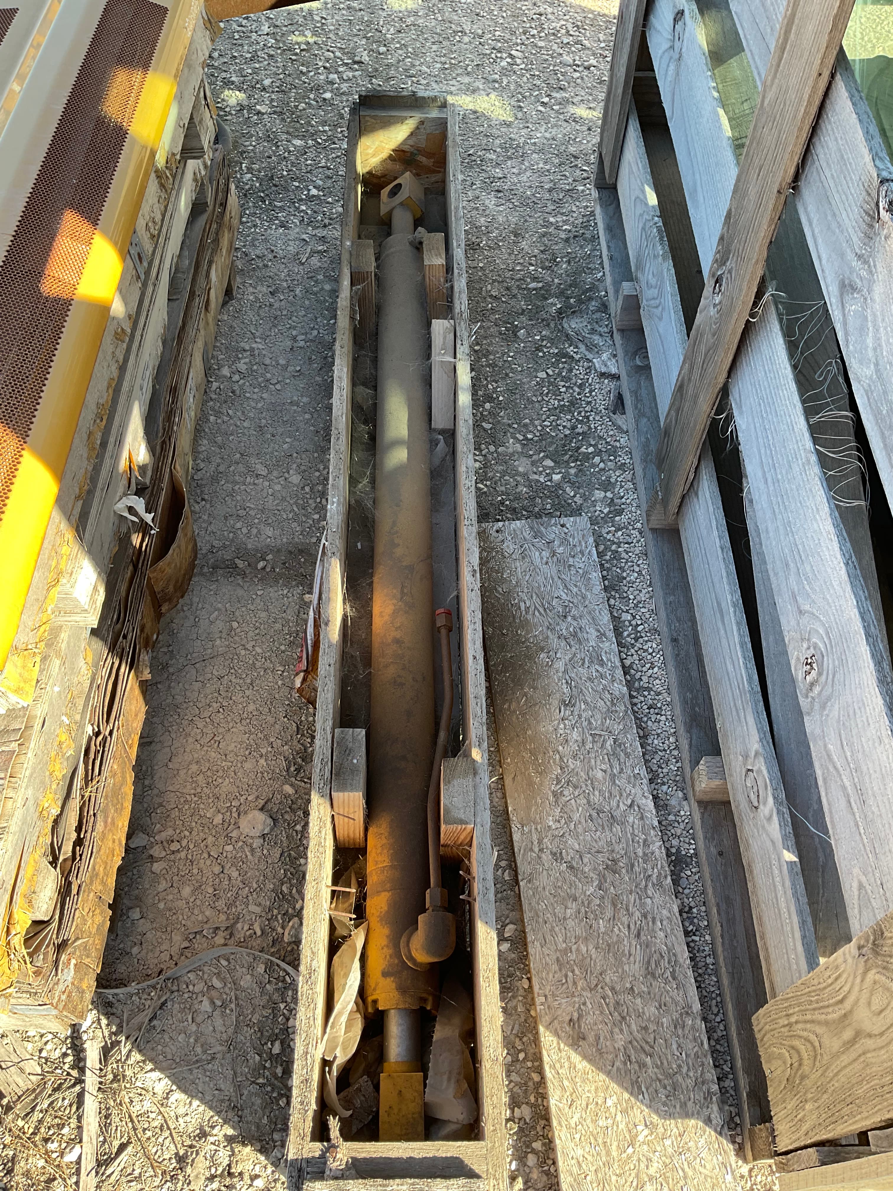 USED BLADE SIDE SHIFT CYLINDER MQ image 1