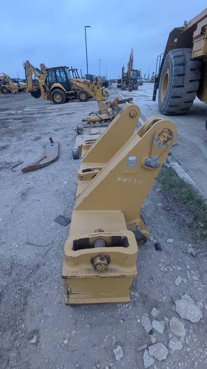 USED D8T MS RIPPER W/ 1 SHANK MQ image 1