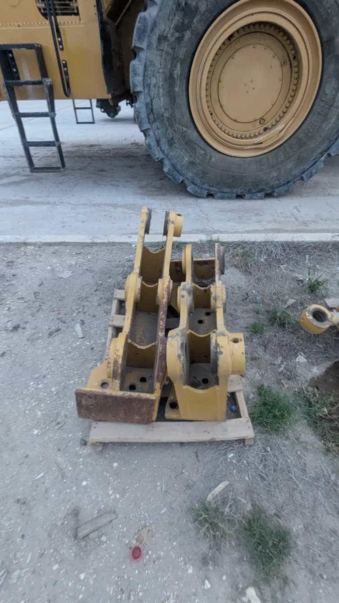 USED D8T MS RIPPER W/ 1 SHANK MQ image 5