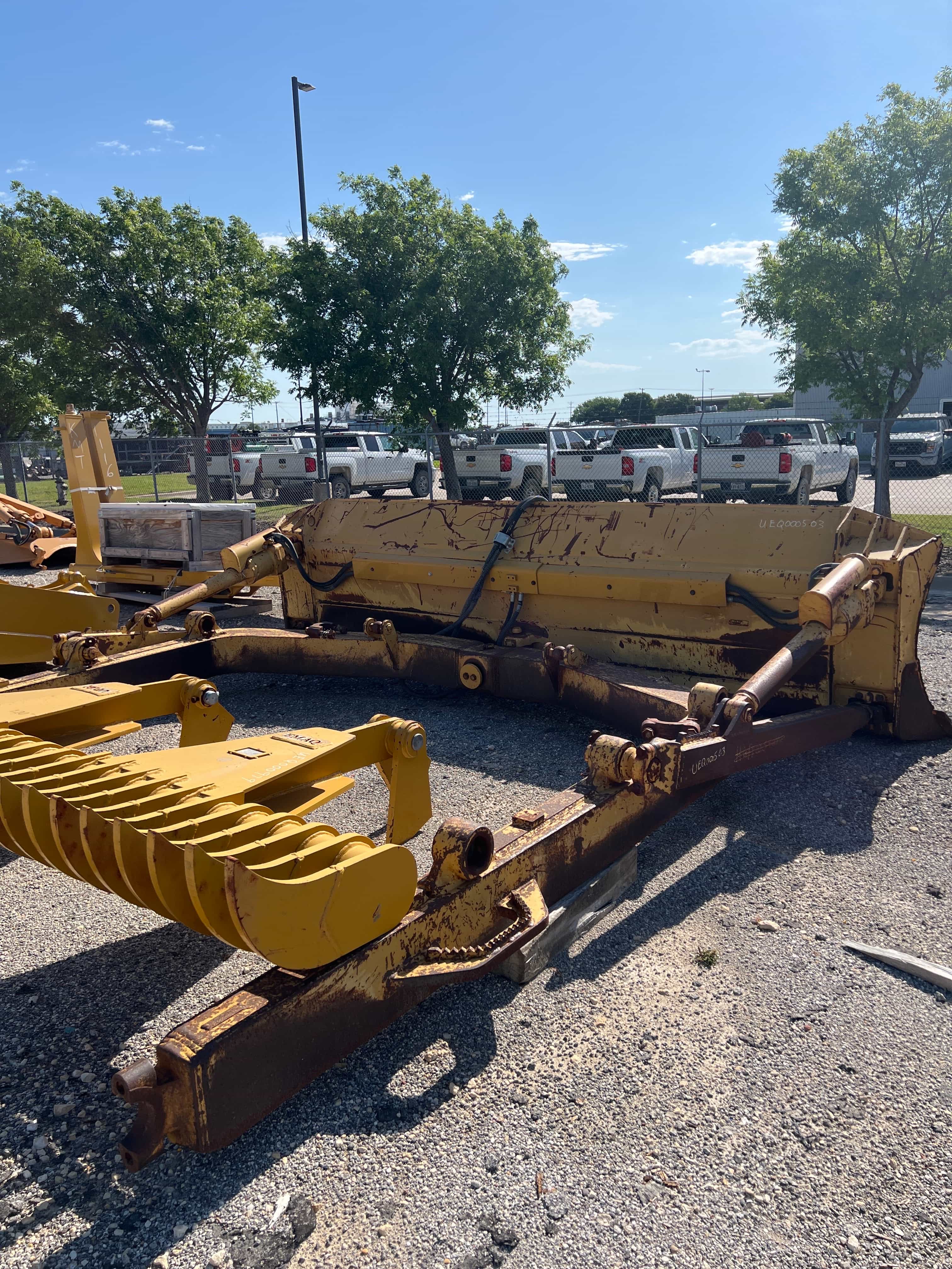 USED D6T XW TWIN TILT ANGLE BLADE - COMPLETE MQ image 5