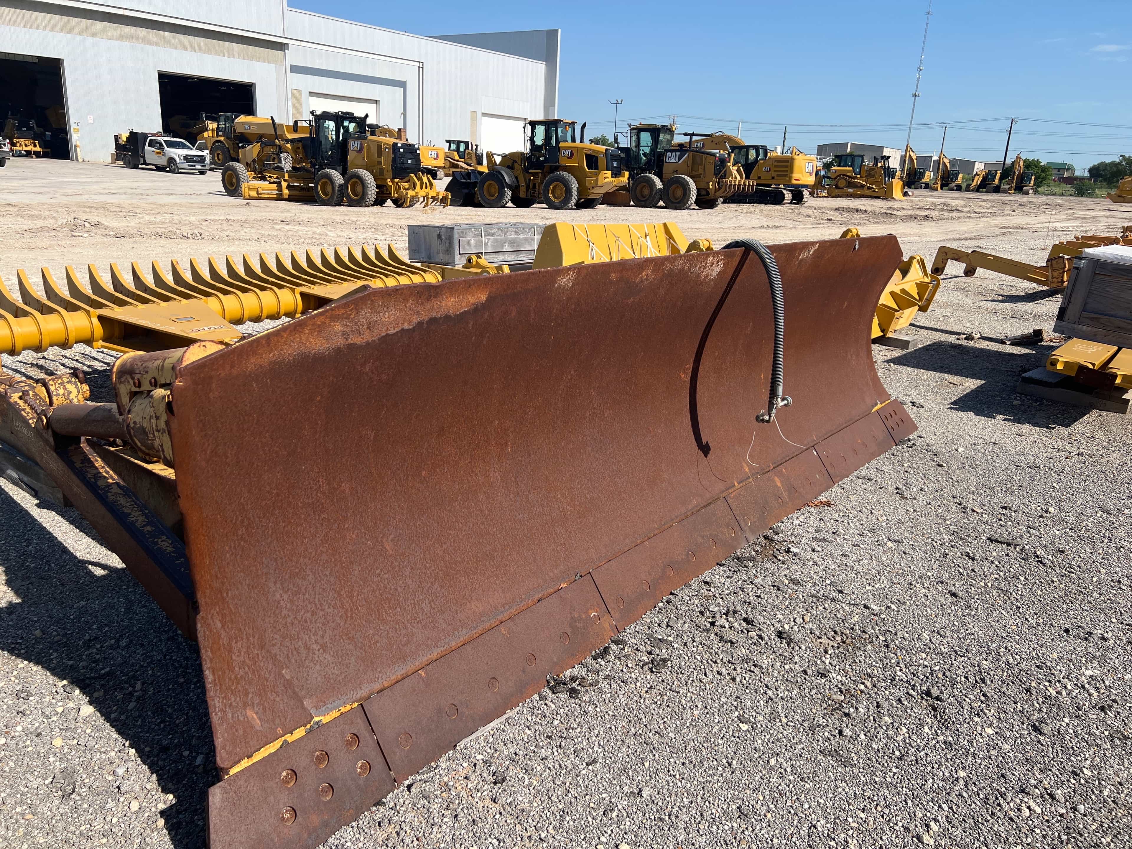 USED D6T XW TWIN TILT ANGLE BLADE - COMPLETE MQ image 6