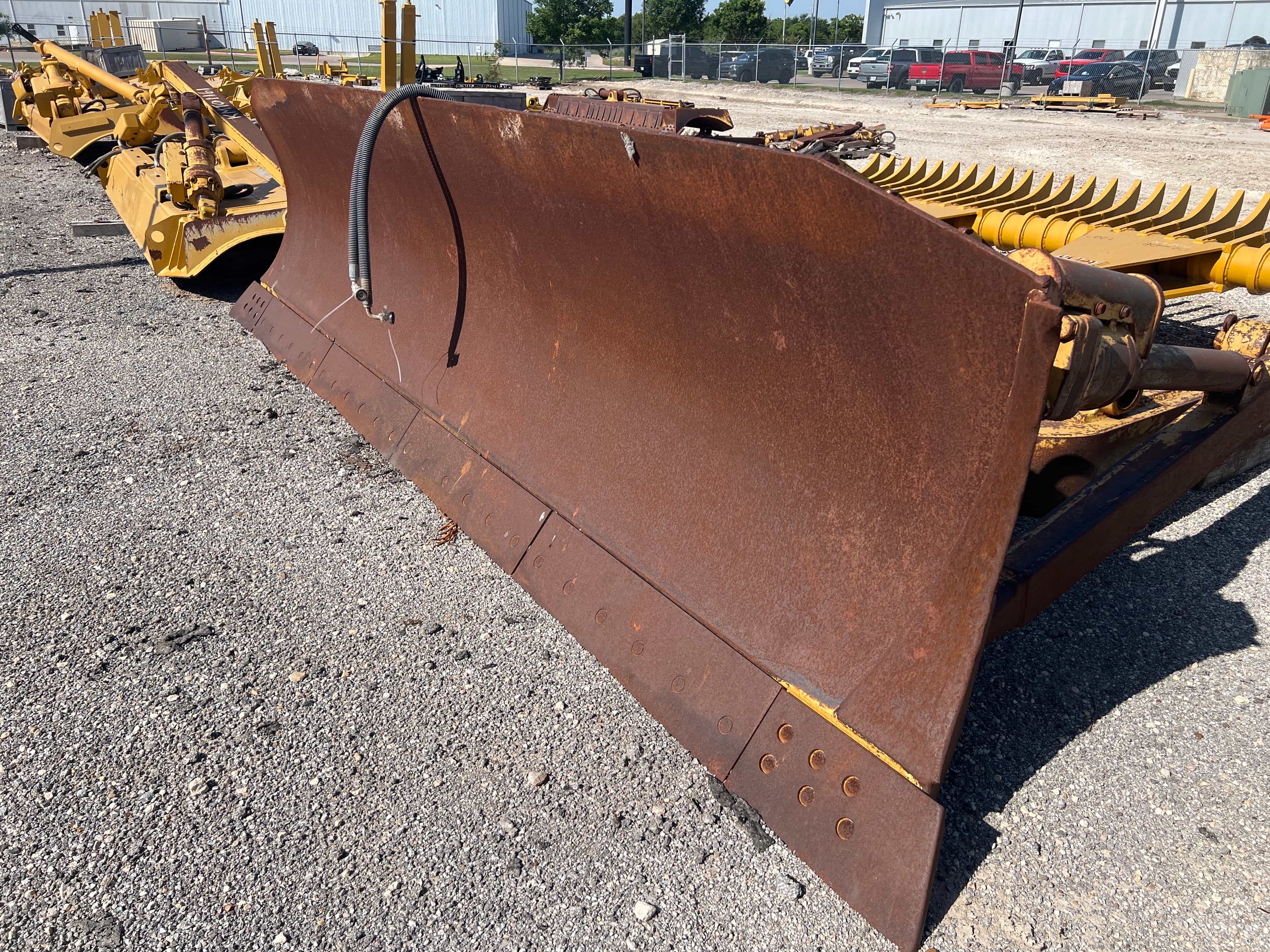 USED D6T XW TWIN TILT ANGLE BLADE - COMPLETE MQ image 7