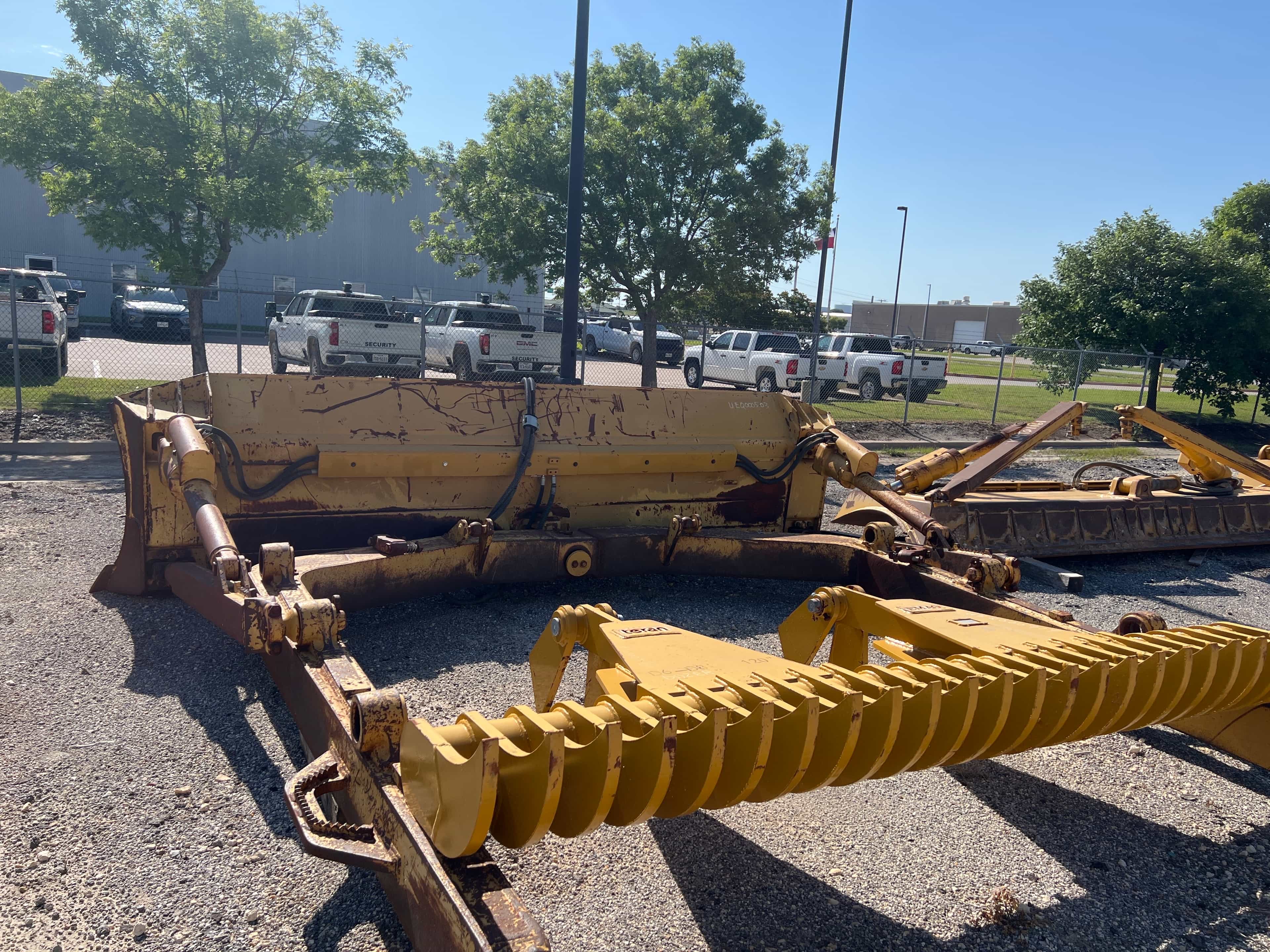 USED D6T XW TWIN TILT ANGLE BLADE - COMPLETE MQ image 8