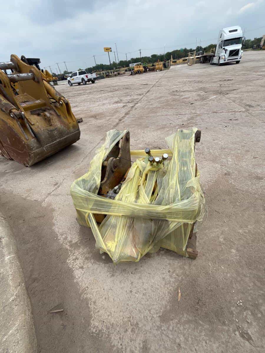 USED CAT MS RIPPER FOR D8T MQ image 9
