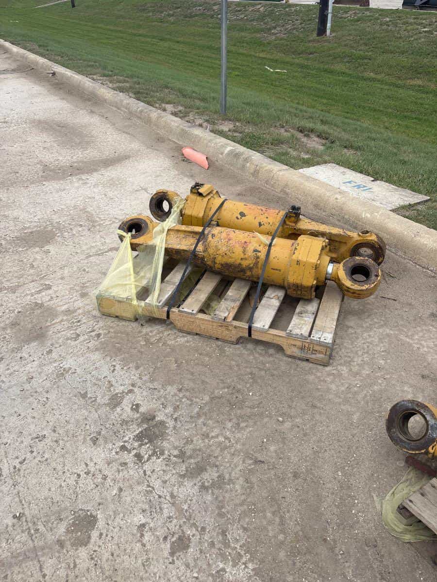 USED CAT MS RIPPER FOR D8T MQ image 11