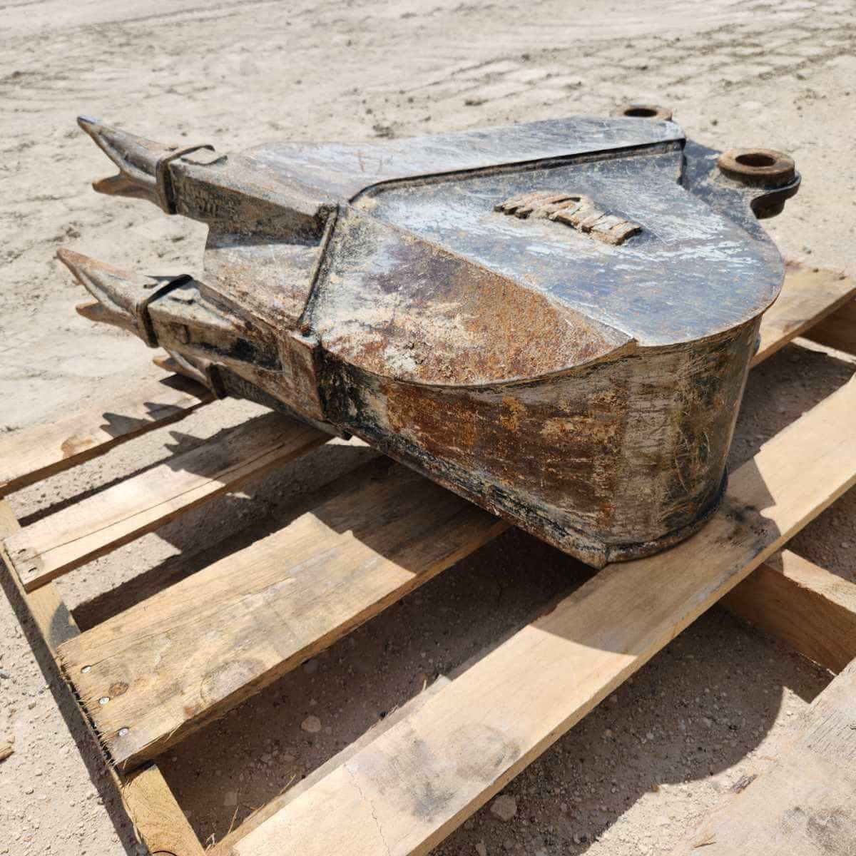 USED 12" V BOTTOM BUCKET FOR 3T MHE MQ image 4