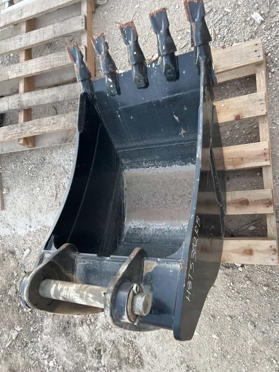 NEW 24" PIN ON CAT BUCKET W/ PINS MQ image 4