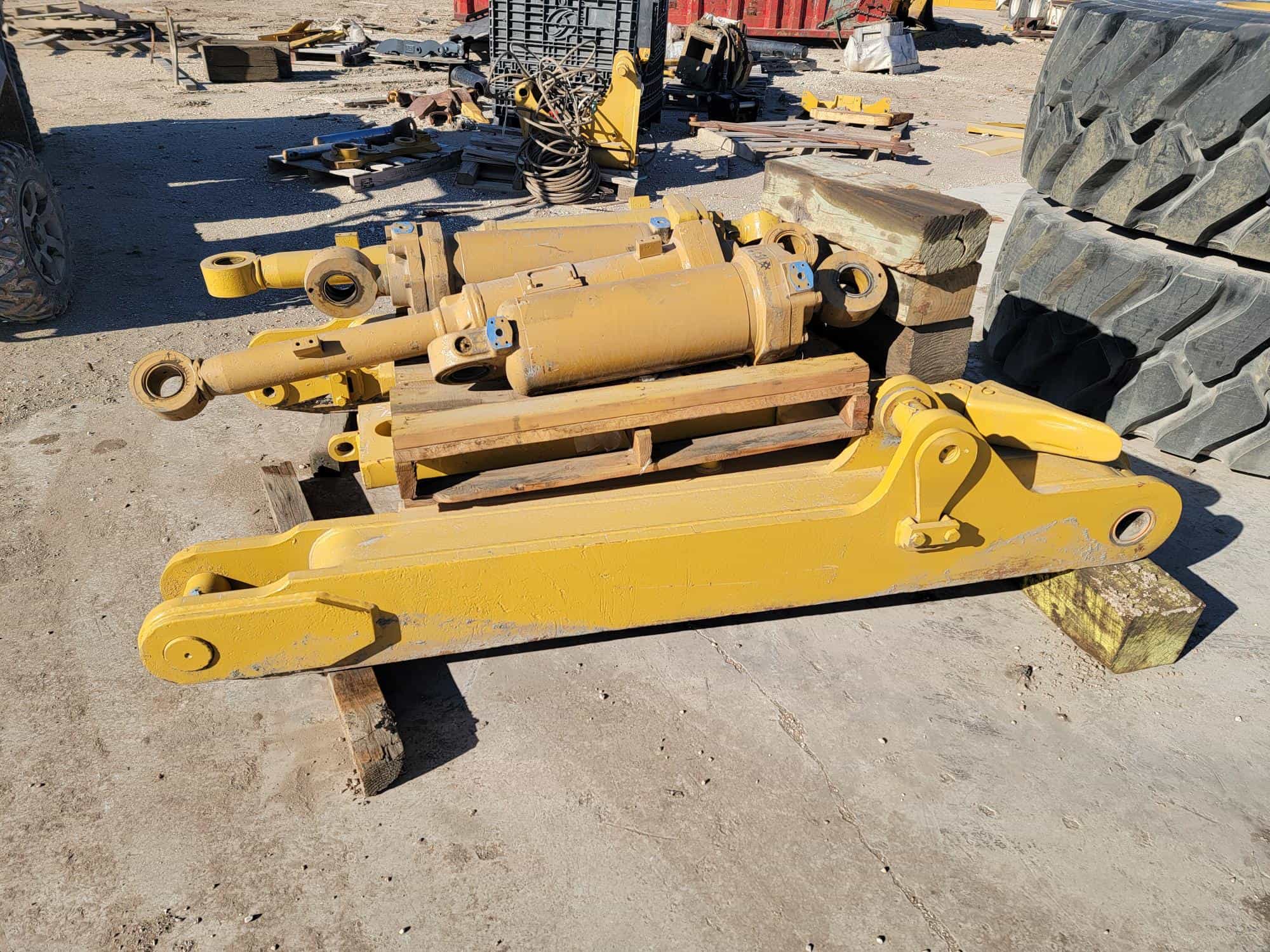 USED MS RIPPER FOR CAT D9R/T W/ 2 SHANKS MQ image 2