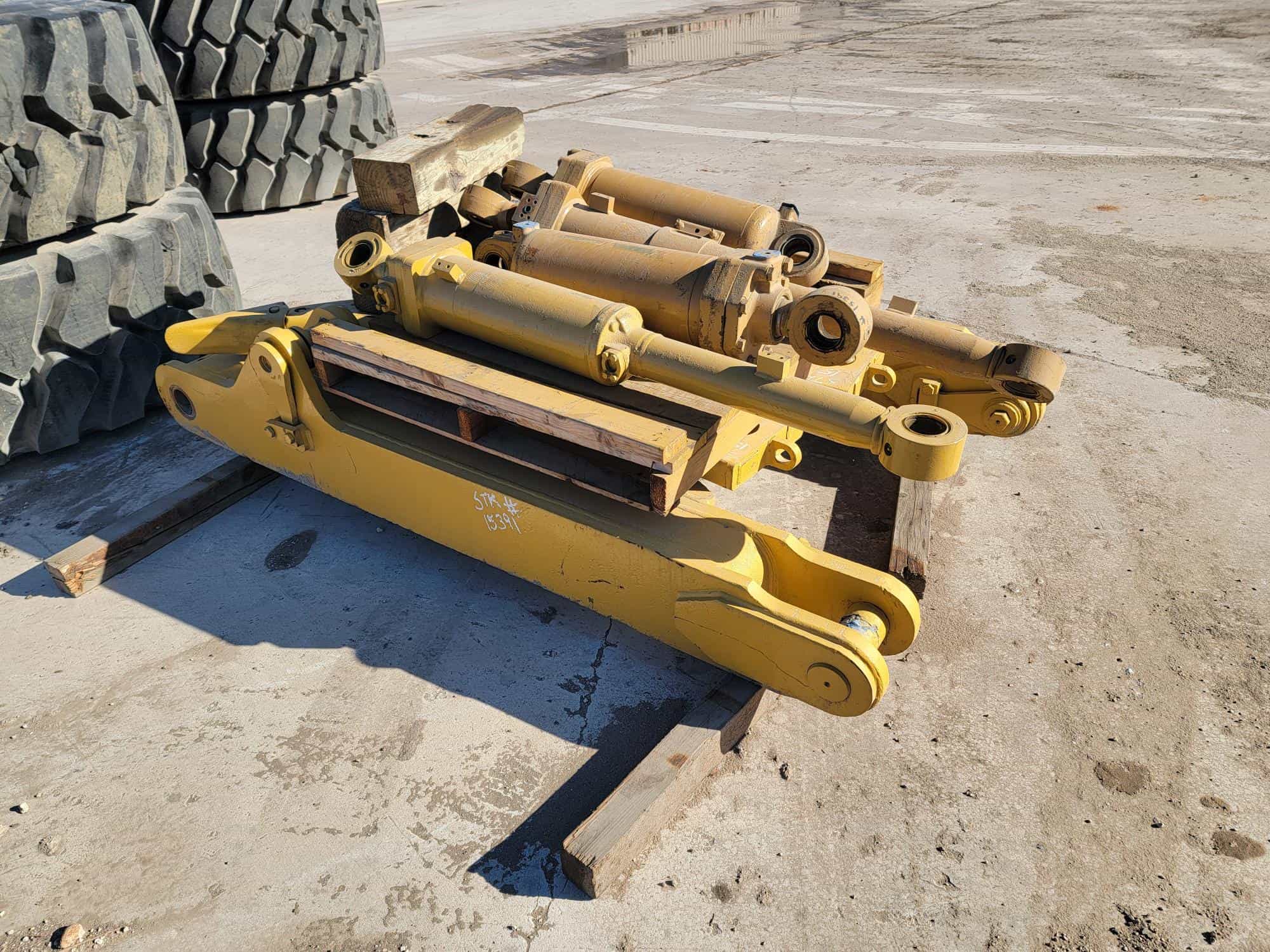 USED MS RIPPER FOR CAT D9R/T W/ 2 SHANKS MQ image 3