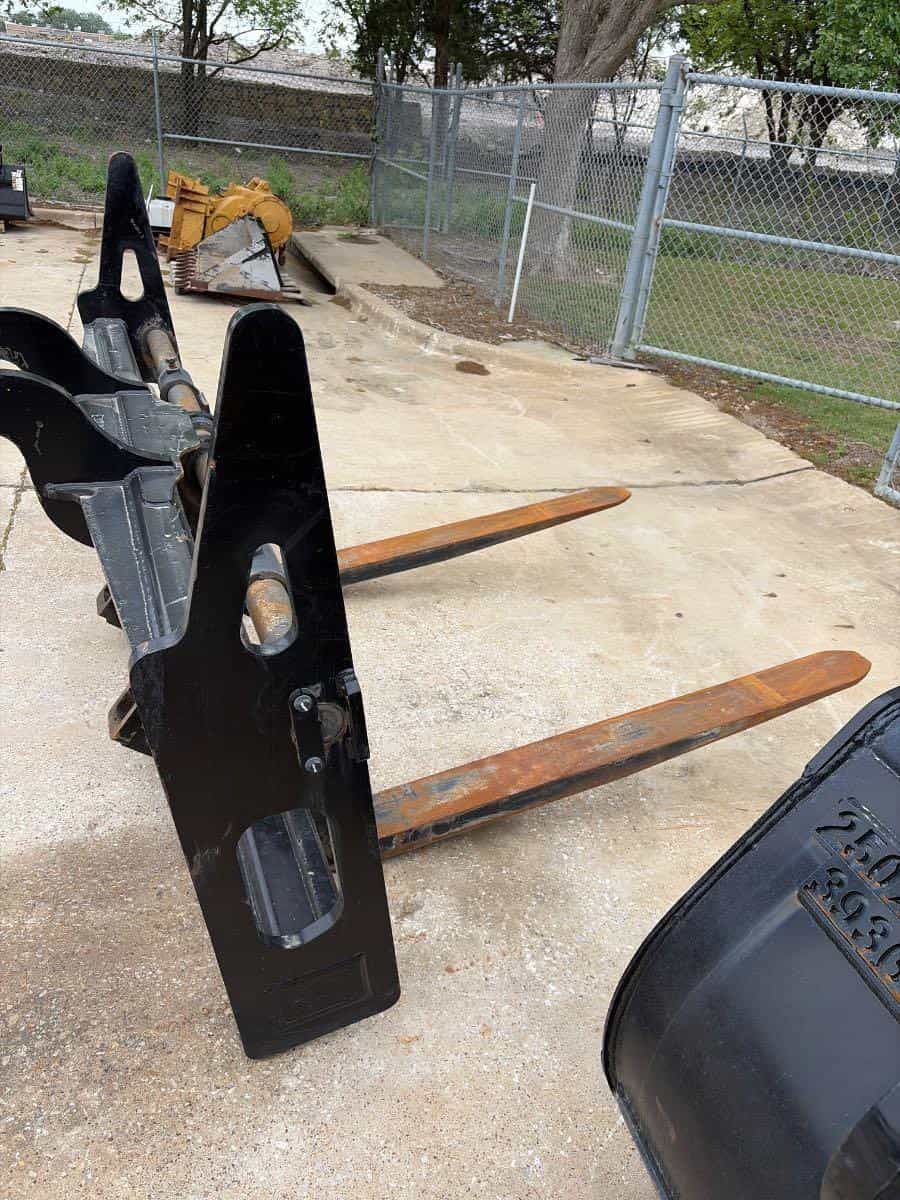 CAT 60' FORKS FOR FUSION COUPLER BLH image 3