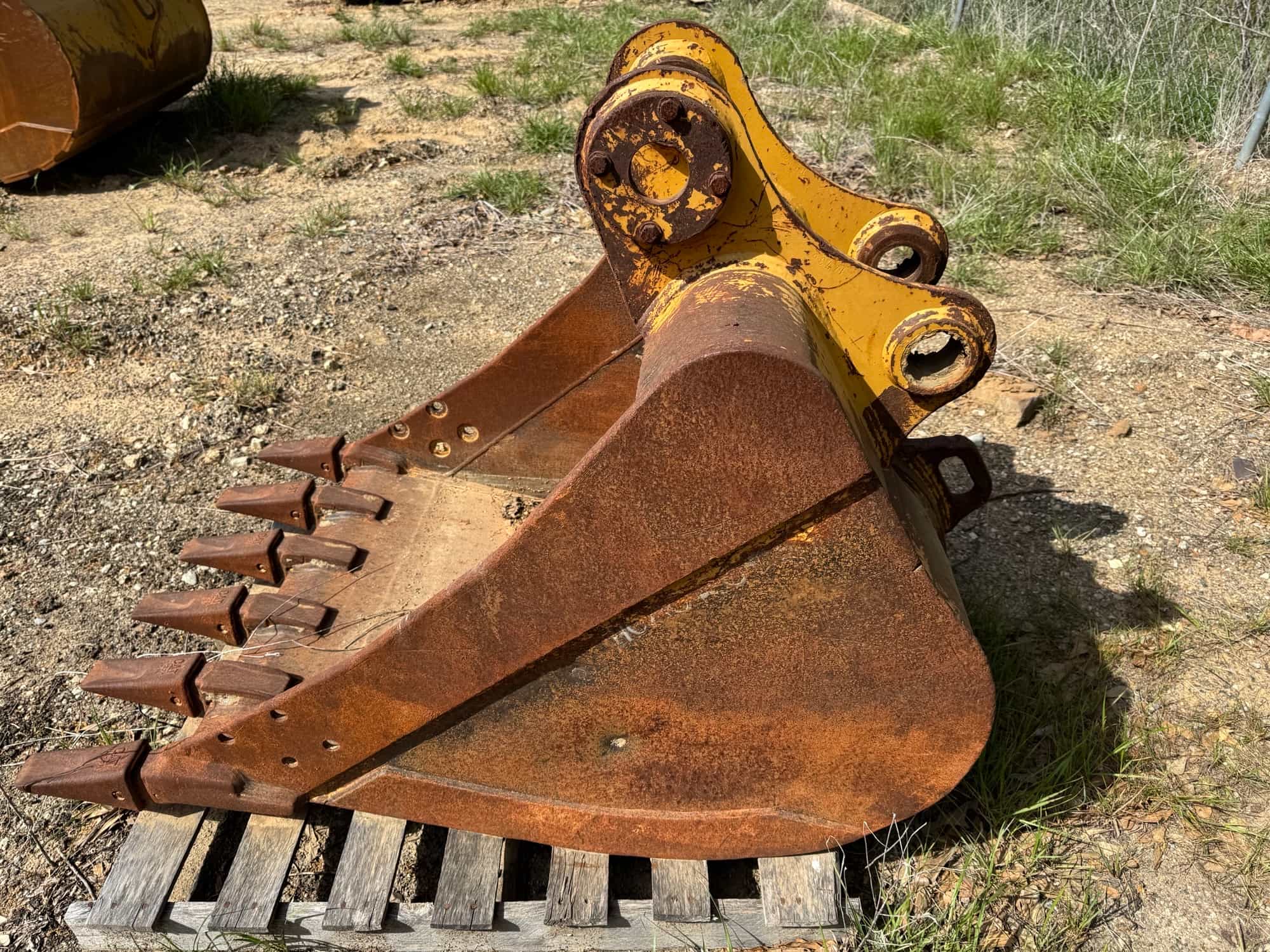 CAT 36" BUCKET FITS "A" LINKAGE MACHINES SRS image 3