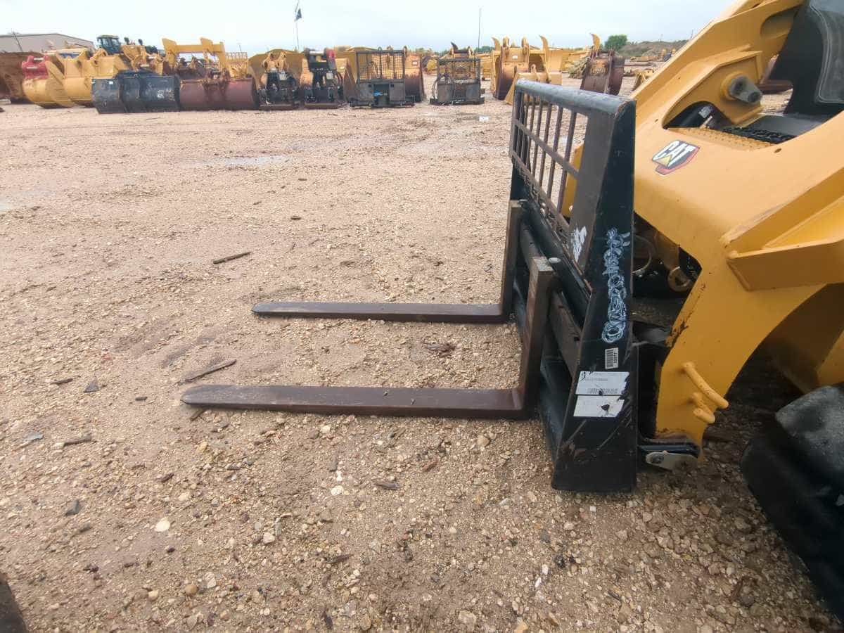 CAT CARRIAGE AND 48" FORKS FITS ALL SKID STEERS MQ image 2