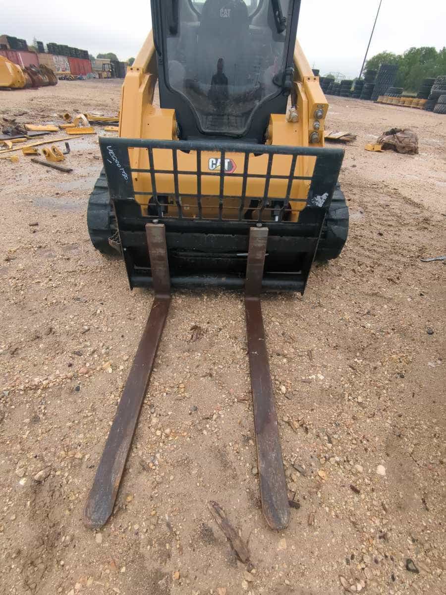 CAT CARRIAGE AND 48" FORKS FITS ALL SKID STEERS MQ image 3