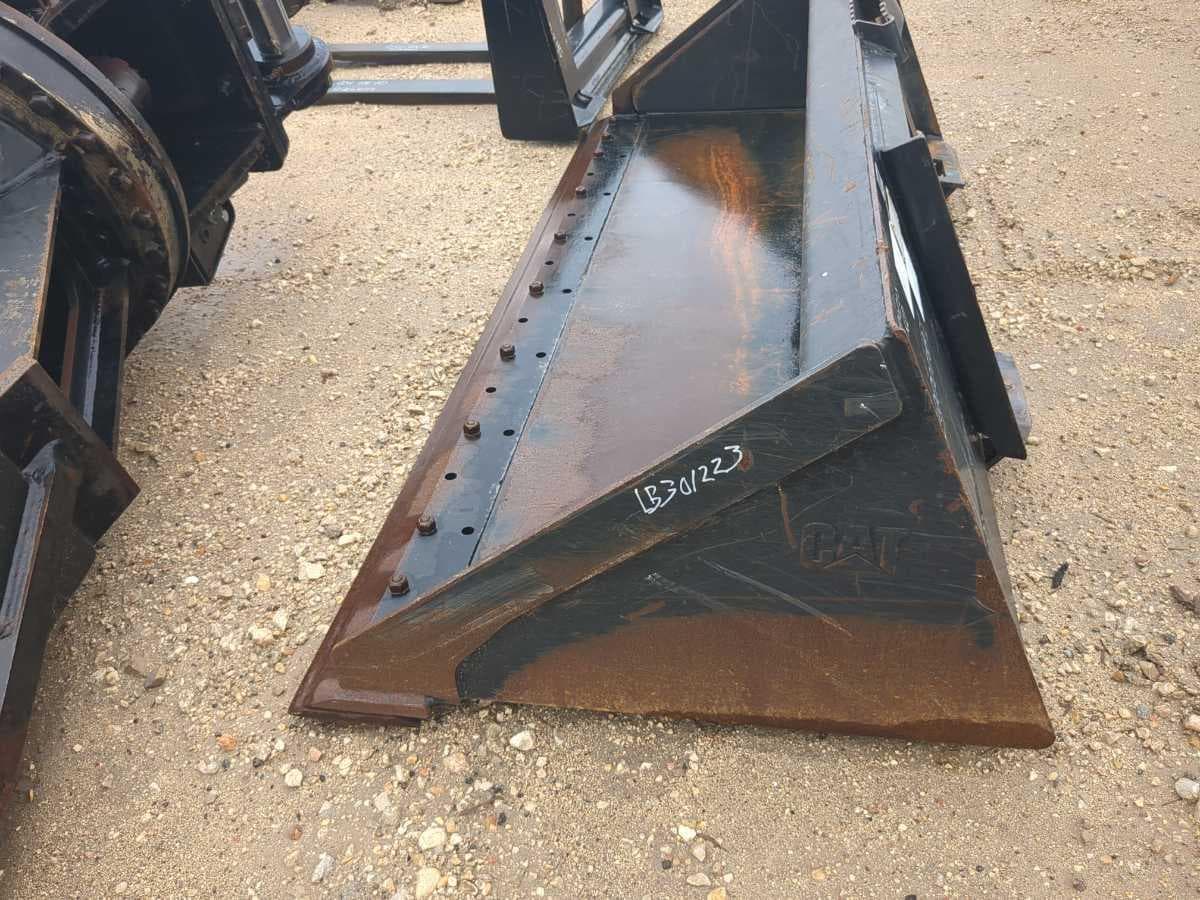 USED 80" SSL BUCKET W/ CUTTING EDGE MQ image 1