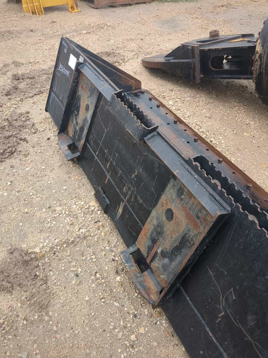 USED 80" SSL BUCKET W/ CUTTING EDGE MQ image 3