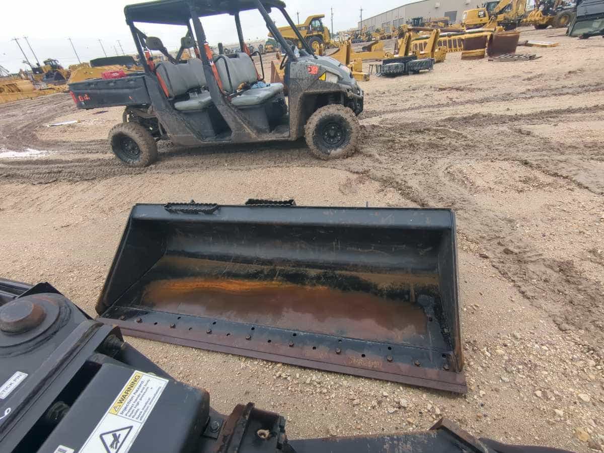 USED 80" SSL BUCKET W/ CUTTING EDGE MQ image 5