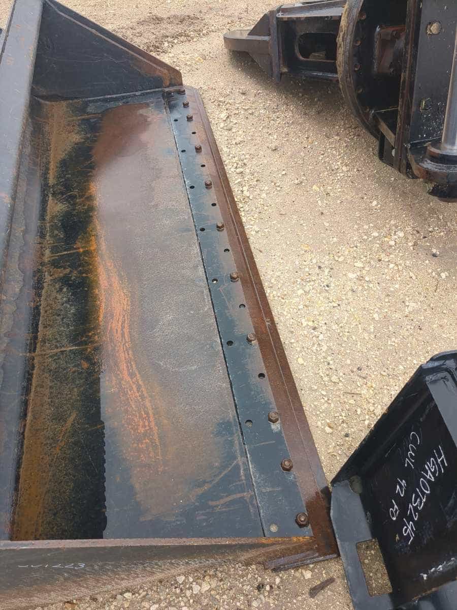 USED 80" SSL BUCKET W/ CUTTING EDGE MQ image 6