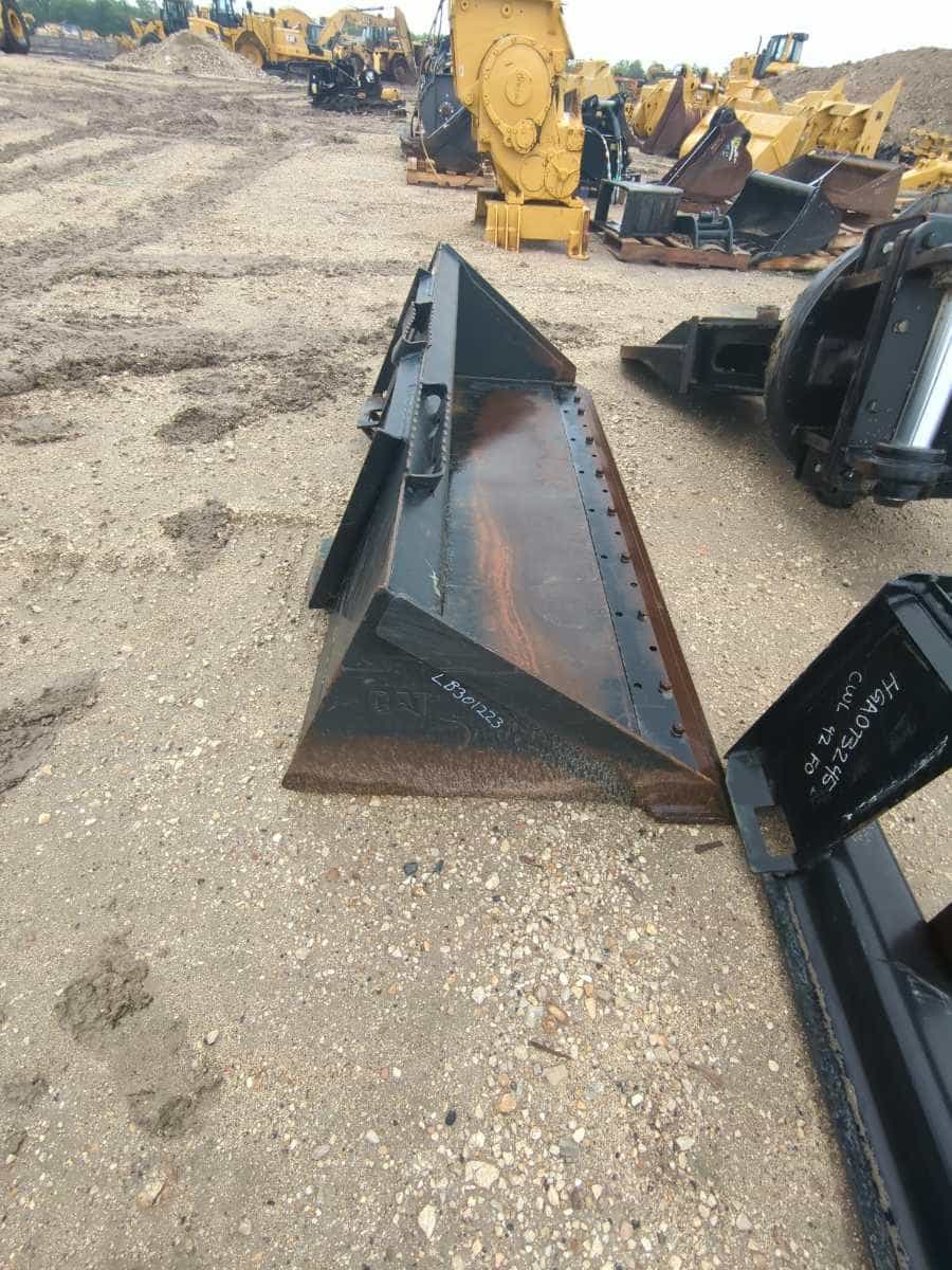 USED 80" SSL BUCKET W/ CUTTING EDGE MQ image 7