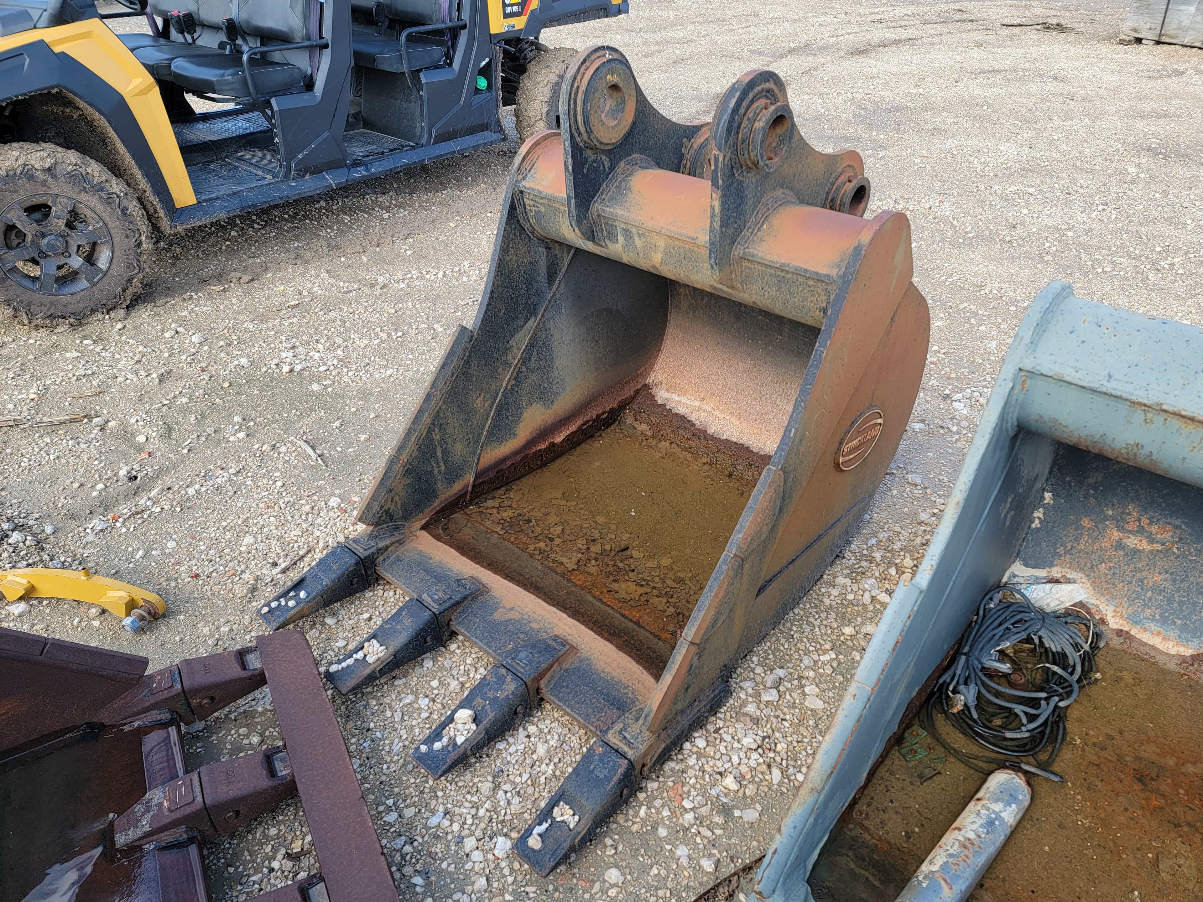 USED STRICKLAND BRAND 39" BUCKET MQ image 4