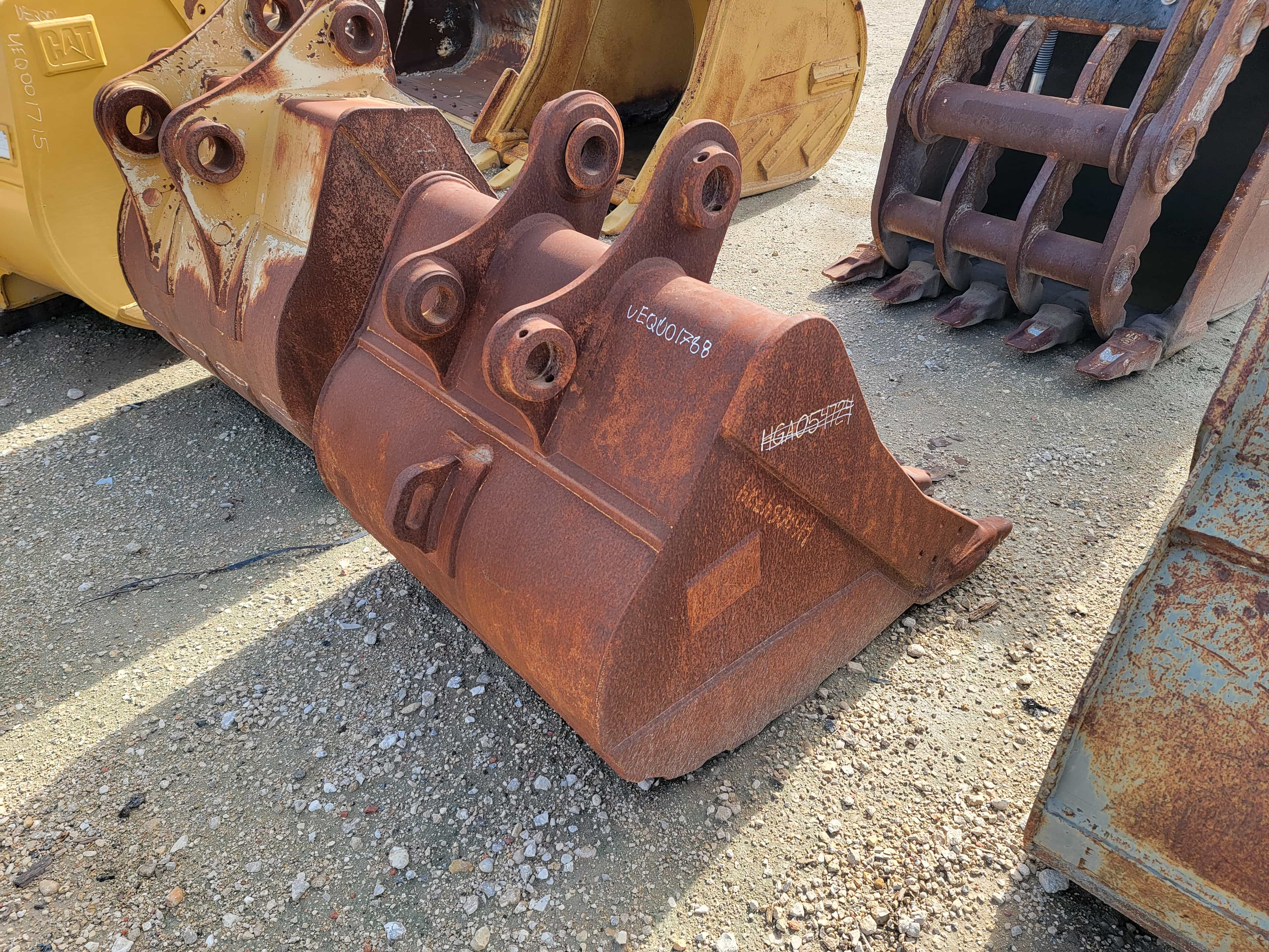 CAT 42" SEVERE DUTY BUCKET MISSING TOOTH/DAMAGES SEE PICS MQ image 5