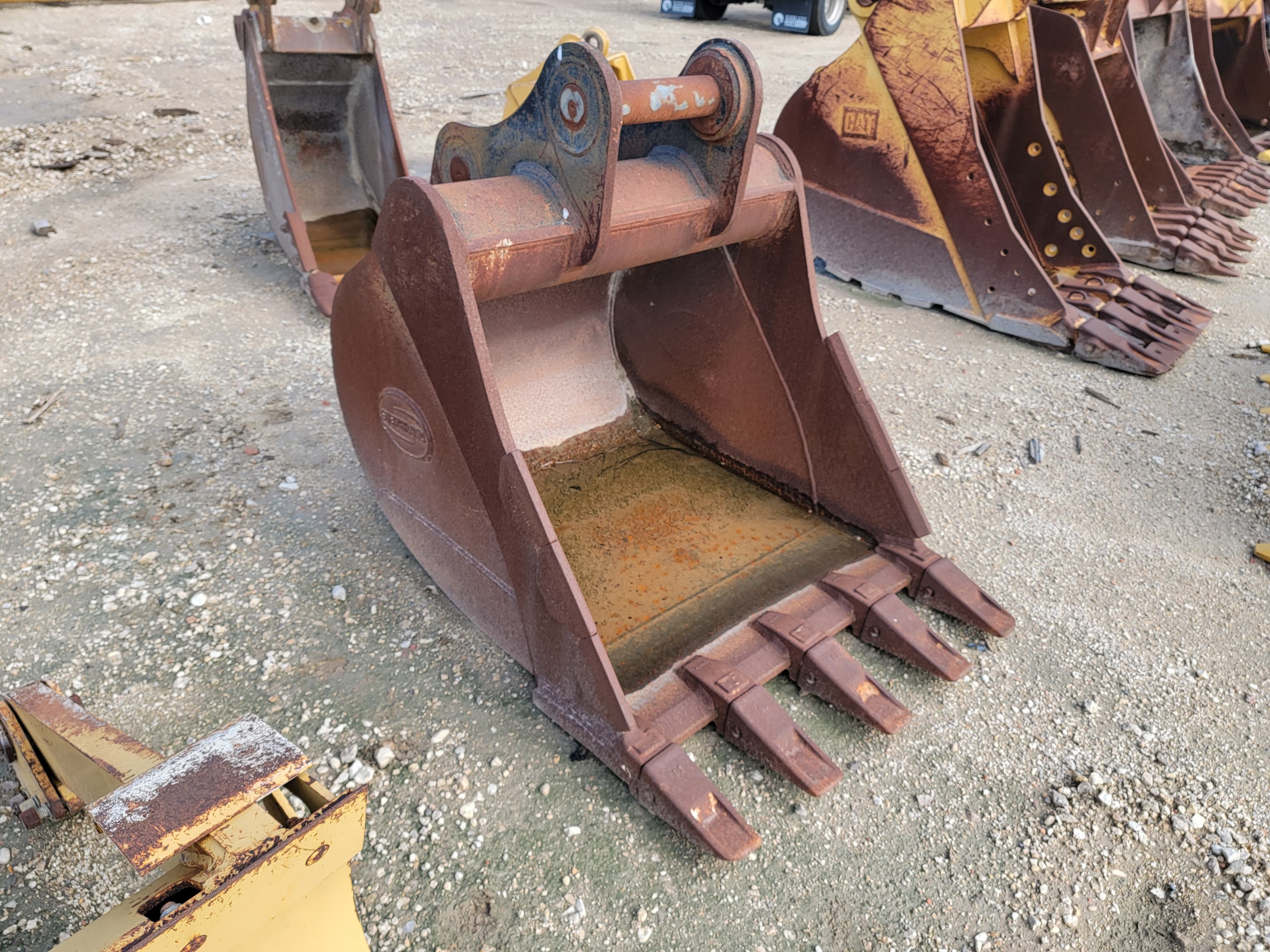 USED STRICKLAND BRAND BUCKET FOR 320 MQ image 1
