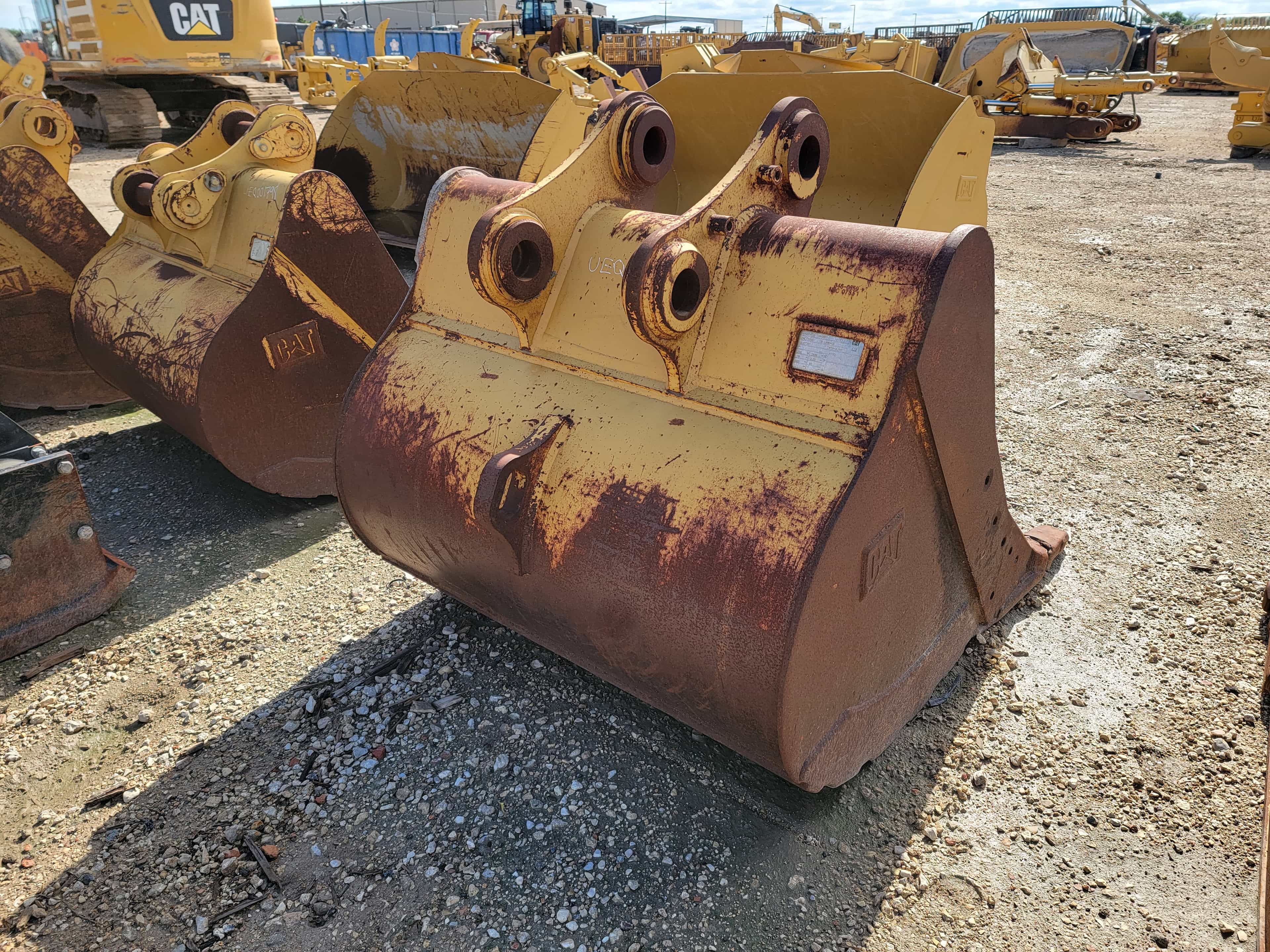 60" HD BUCKET **MISSING TOOTH / ROUGH BUCKET** MQ image 4
