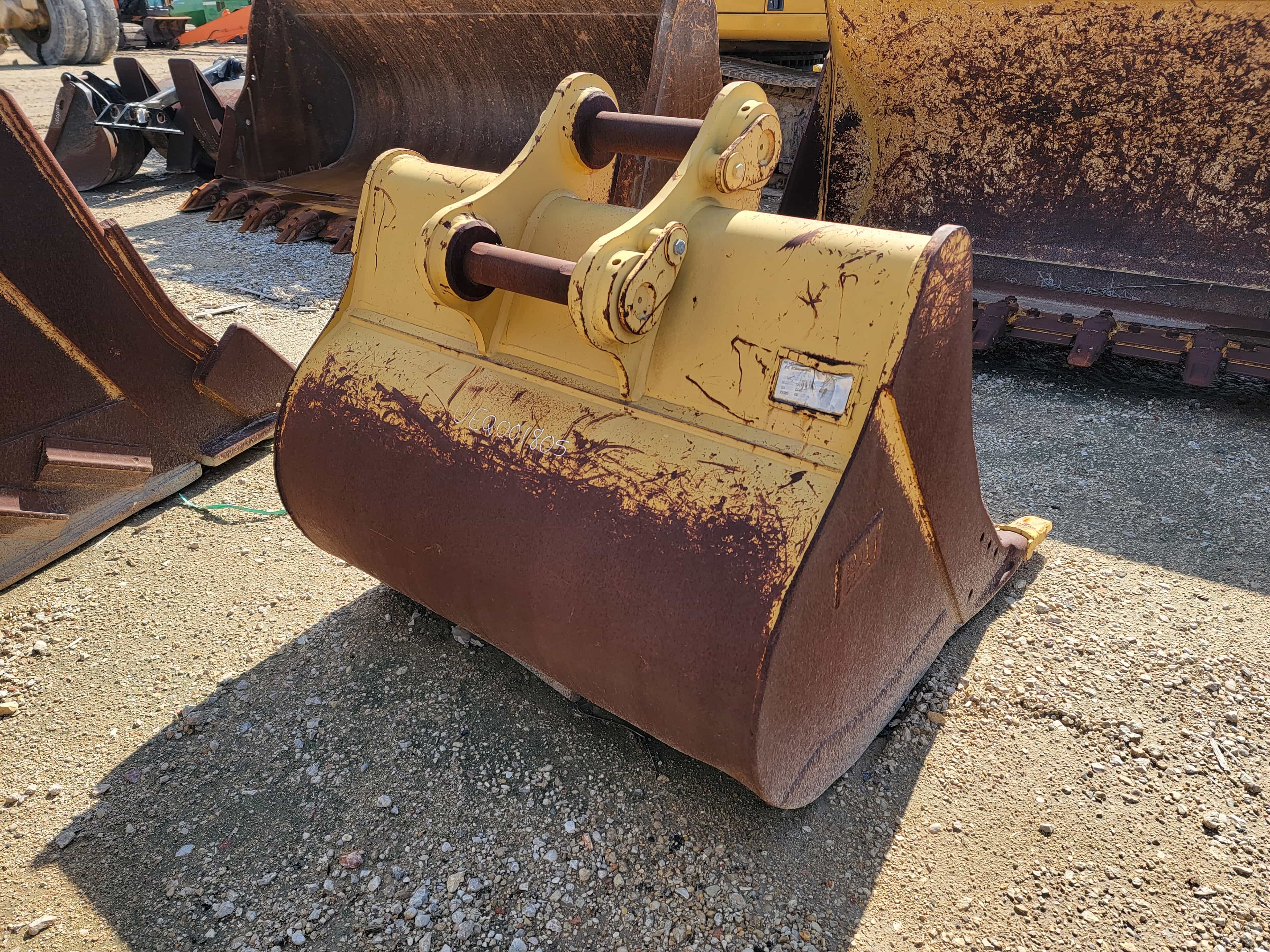 USED 320 60" BUCKET *WORN BETWEEN TEETH* MQ image 3