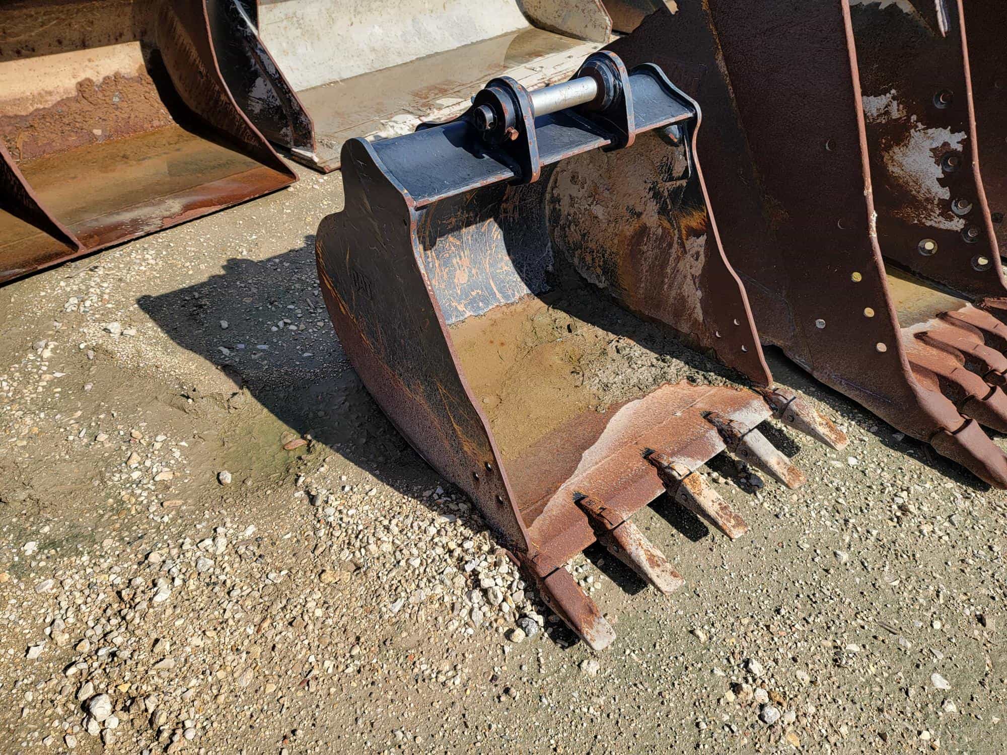 CAT 308 36" BUCKET MQ image 3