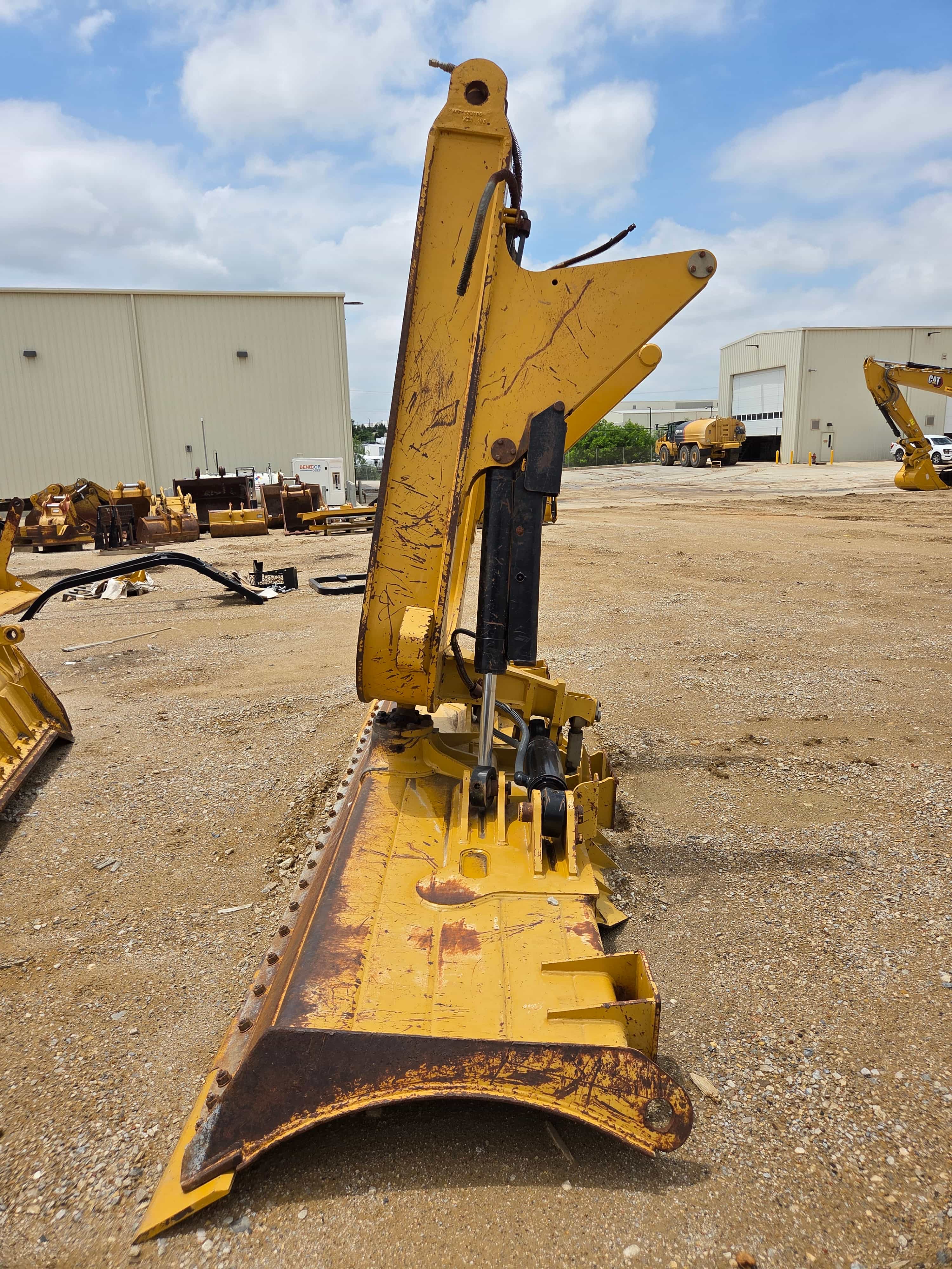 USED D6N 6WAY BLADE MQ image 2