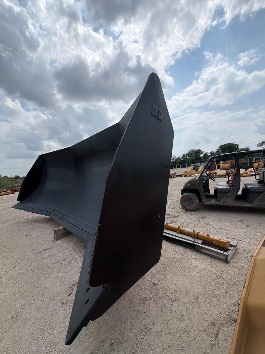 USED D10T COAL BLADE MQ image 1
