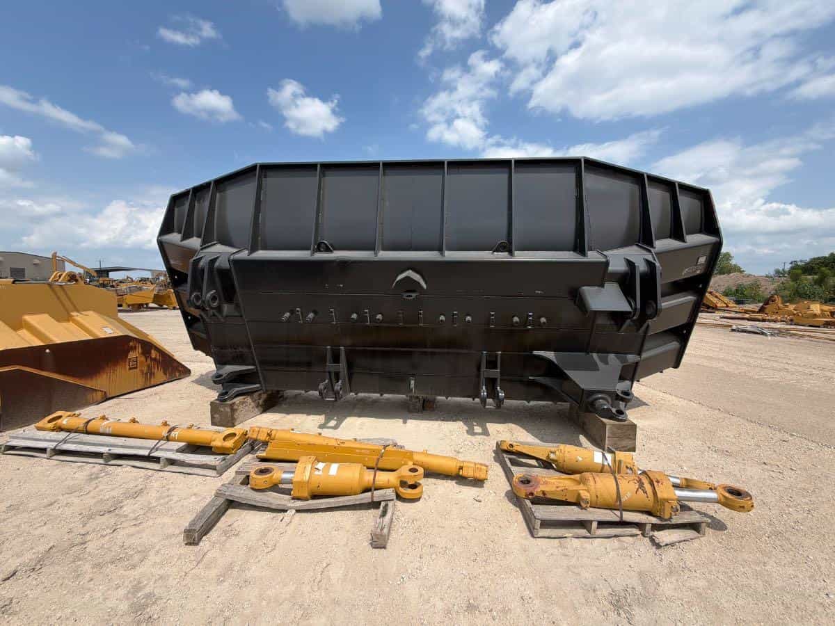 USED D10T COAL BLADE MQ image 5