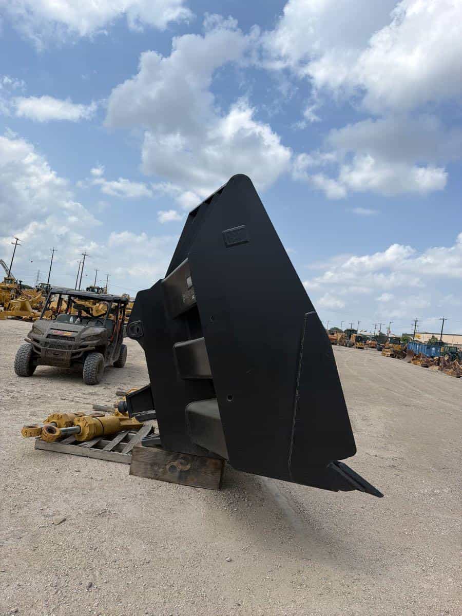 USED D10T COAL BLADE MQ image 6