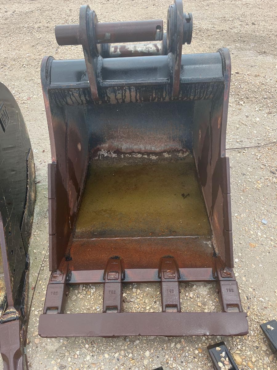 USED 39" STRICKLAND BUCKET MQ image 1