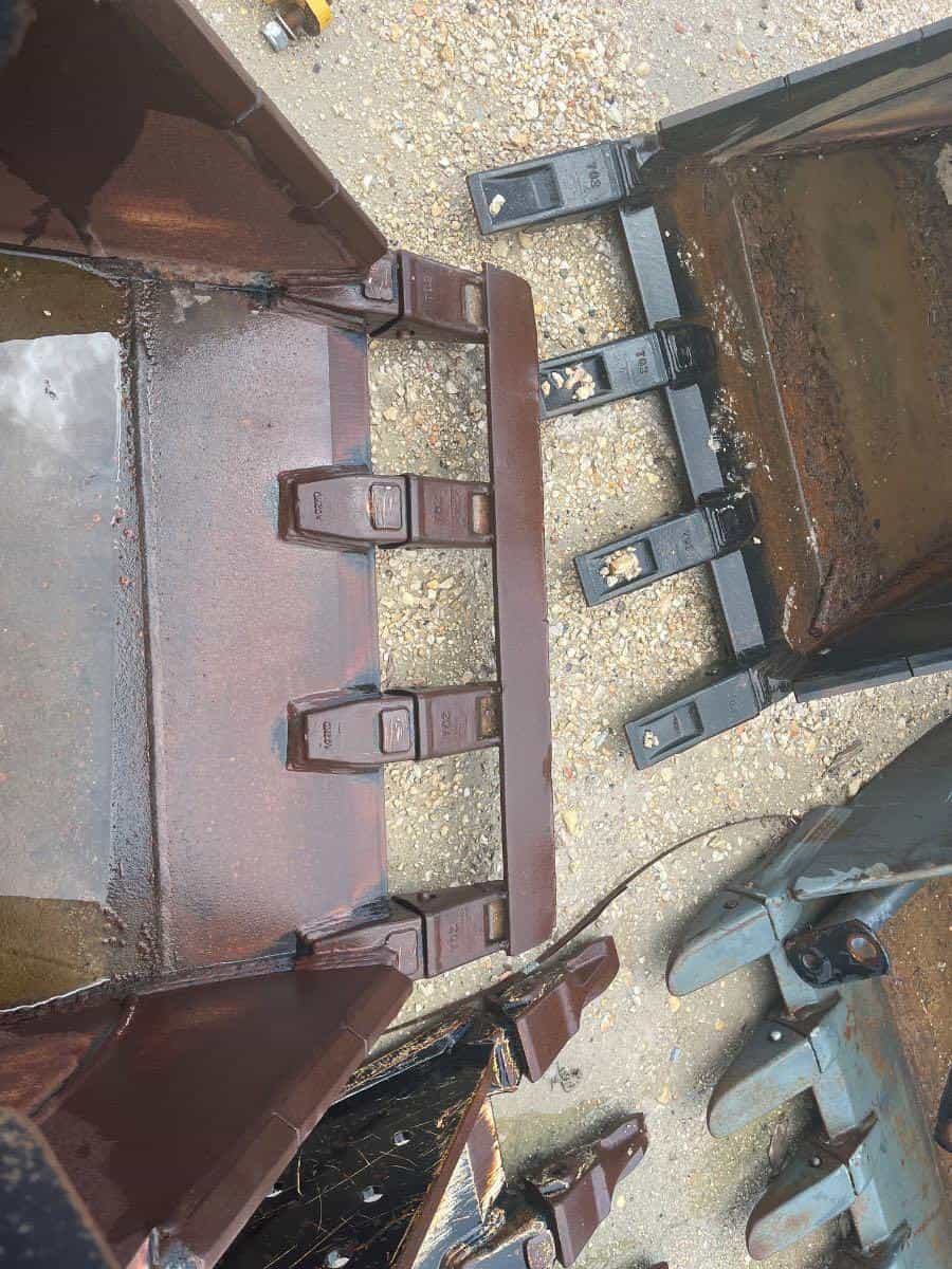 USED 39" STRICKLAND BUCKET MQ image 4
