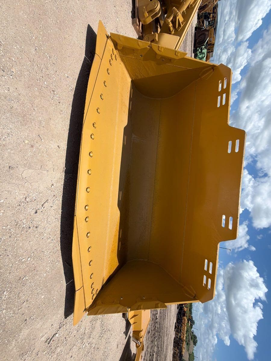 USED 988K SPADE NOSE ROCK BUCKET W/ STRAIGHT EDGES MQ image 1