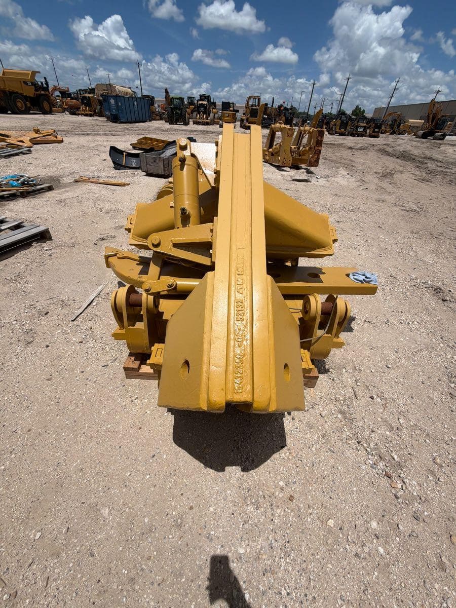 USED D8T SS RIPPER W/ PIN PULLER MQ image 1