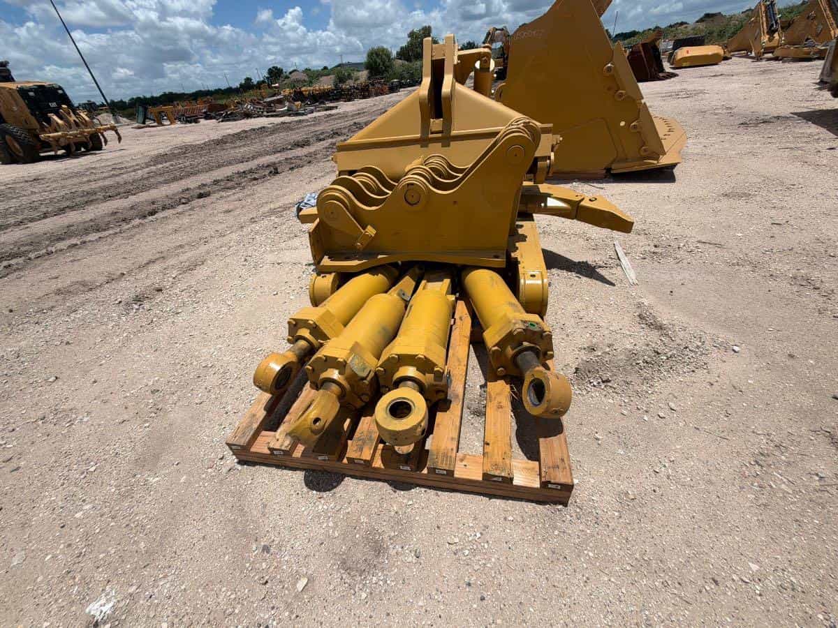 USED D8T SS RIPPER W/ PIN PULLER MQ image 5