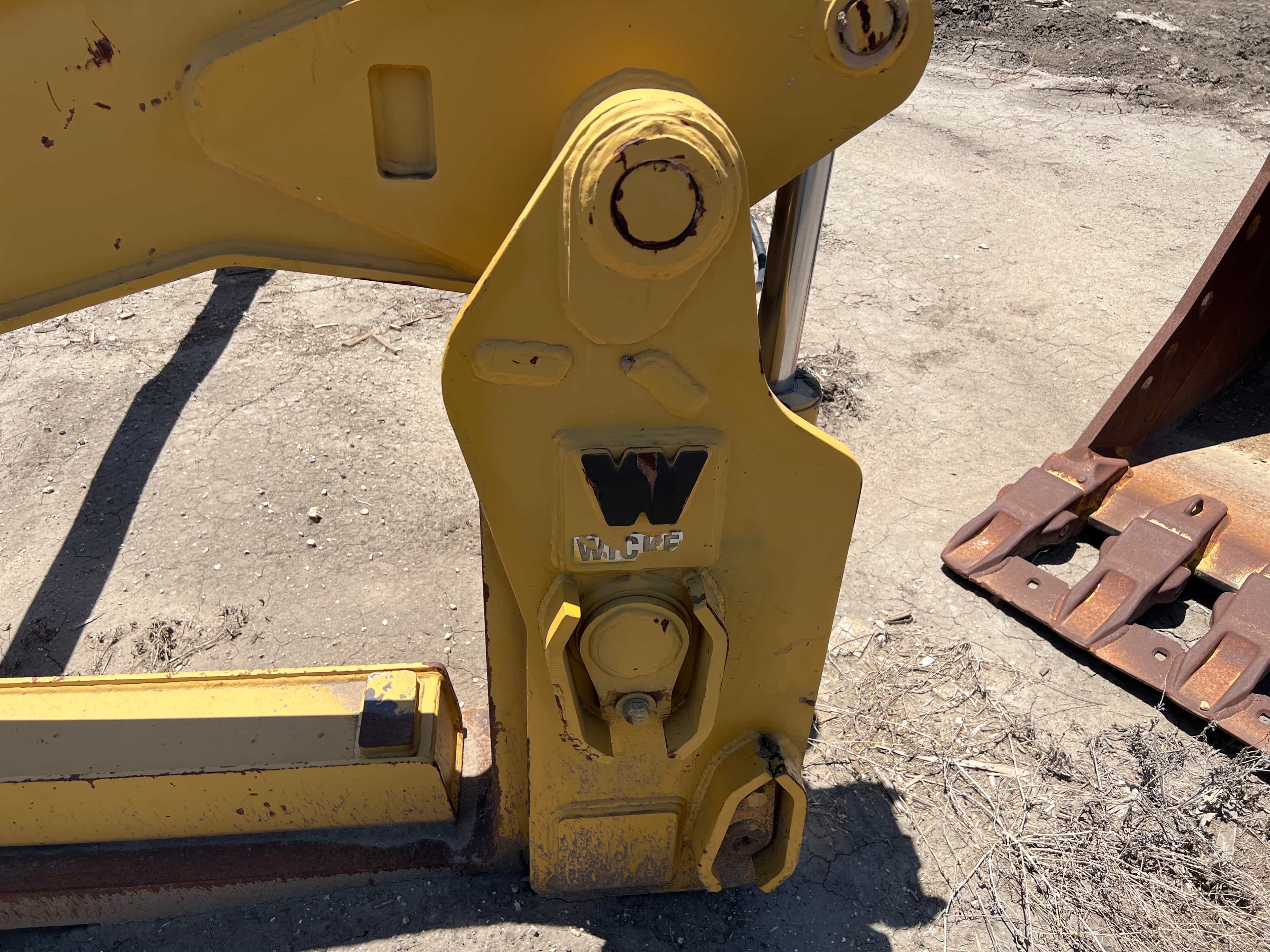 USED WICKER BRAND HYD. PIPE/POLE FORKS MQ image 3