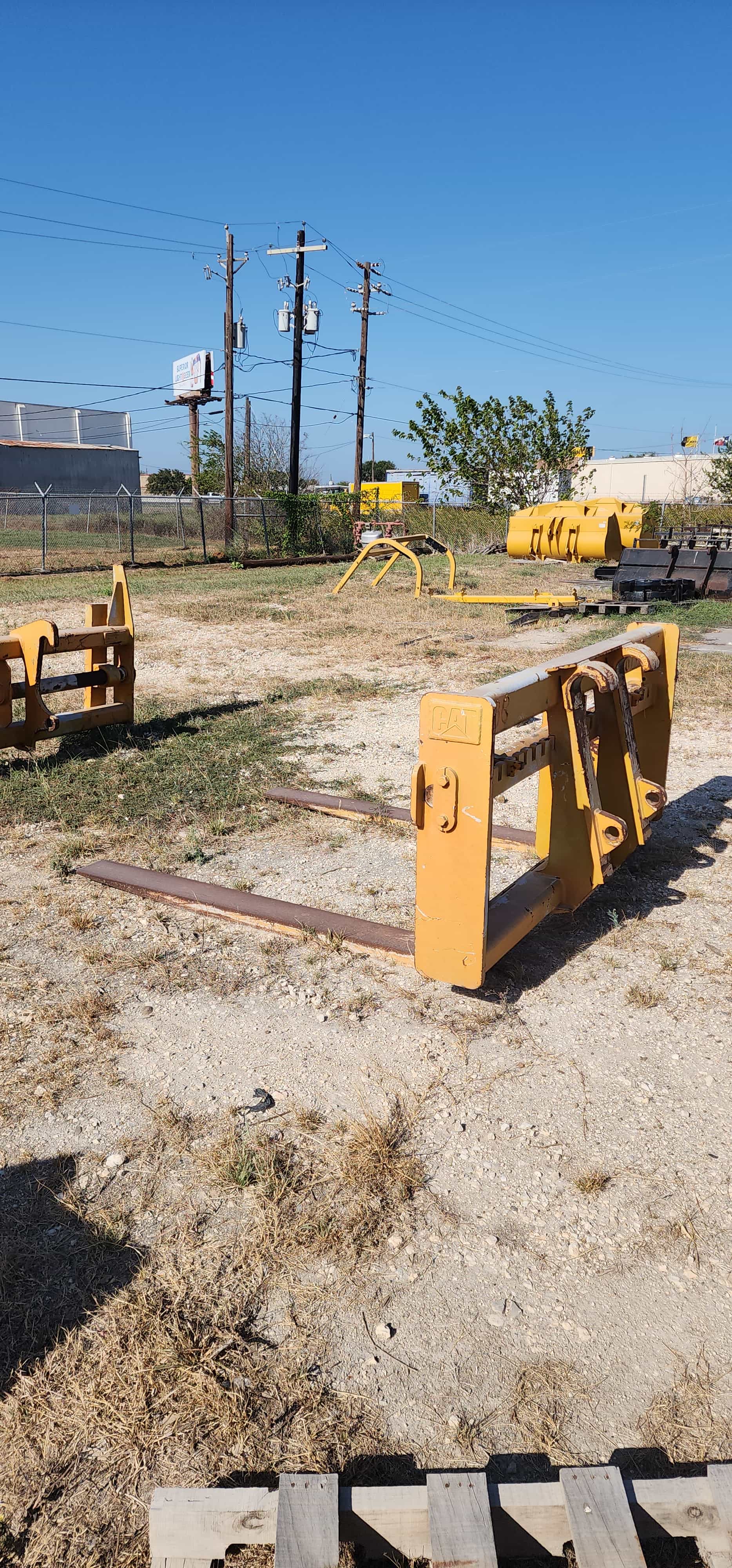 USED CAT FORKS FOR HPL 938 SIZE UNIT image 2